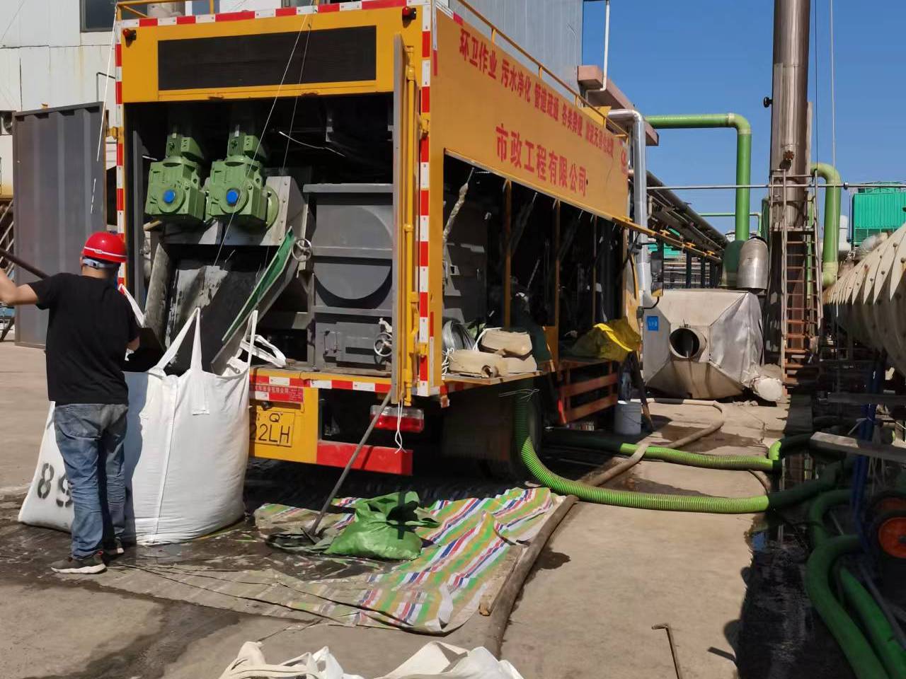 长岭淤泥压干处理